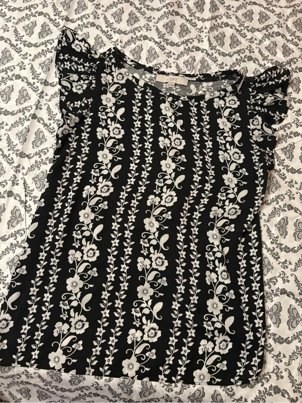LOFT Black and White Floral Flutter-Sleeve Blouse